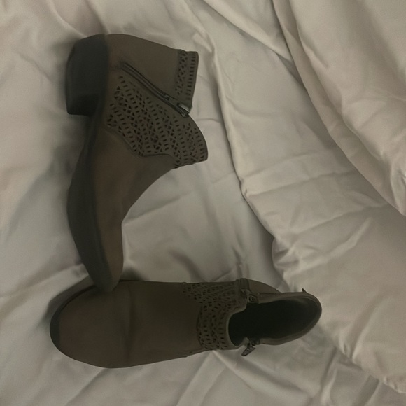 Gray boots - Picture 2 of 5